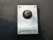 VA-Schild auf Klappe mit Muffe fr Thermometer