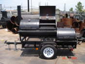 Smoker vor seinen noch unfertigen Brdern